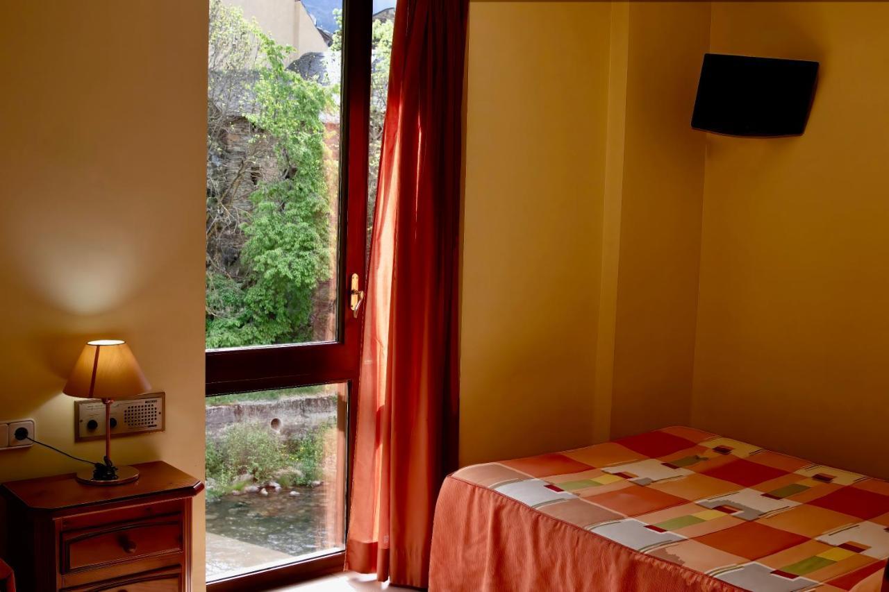 Hotel Pensio La Creu Esterri d'Àneu Exteriér fotografie